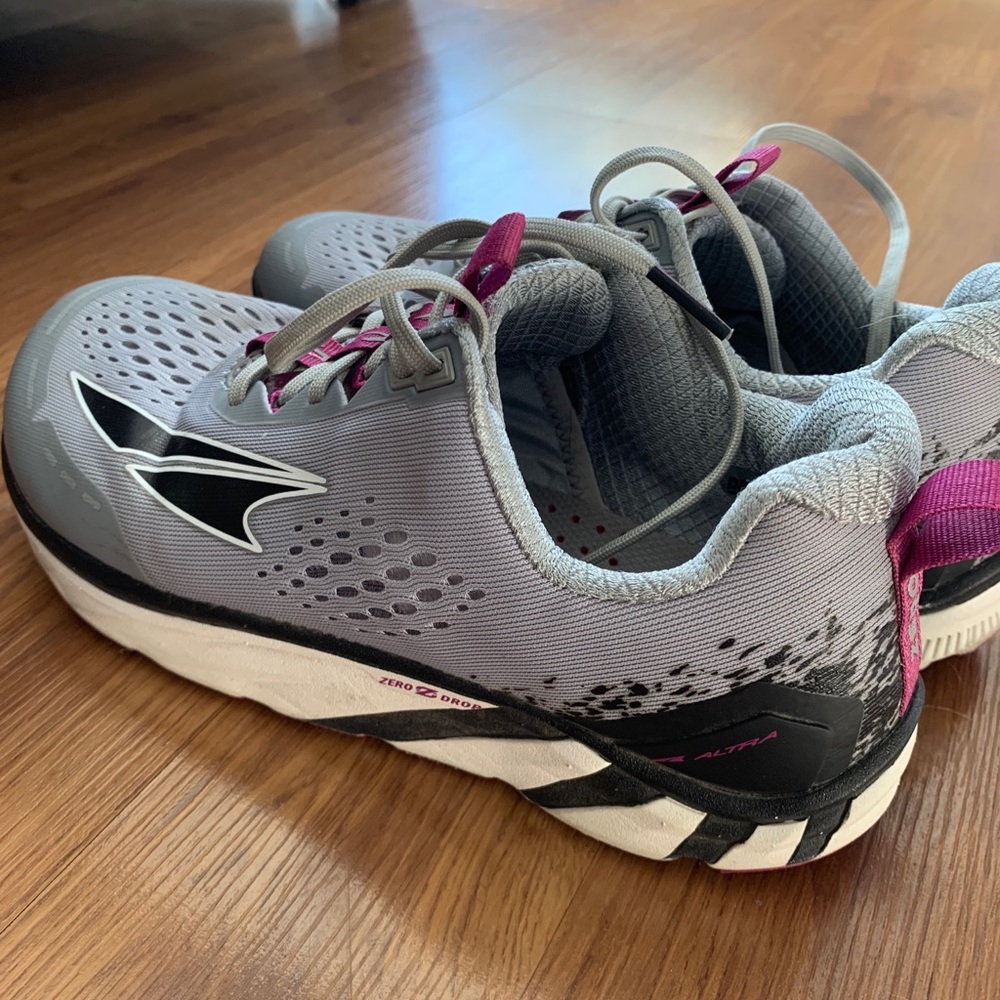Altra Torin 4 running shoe.Worn only a few times.